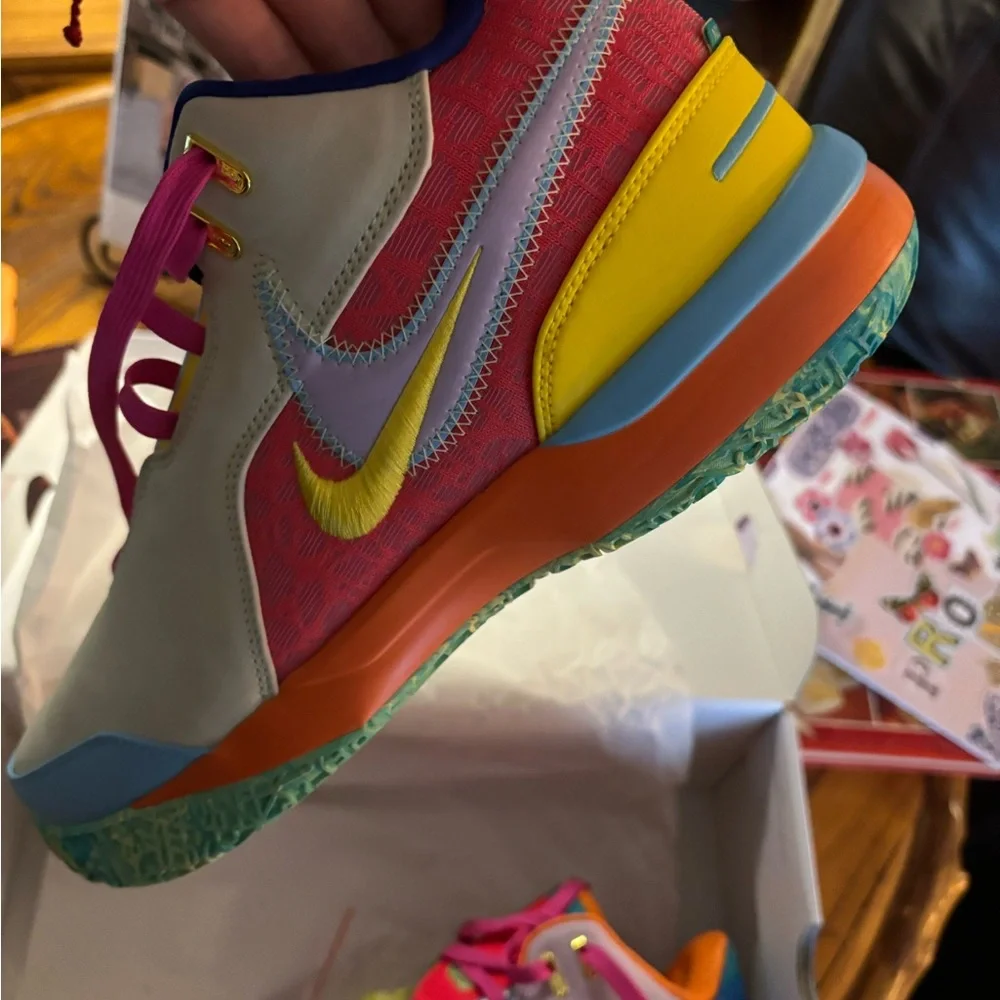 LeBron NXXT zooms size 10.5 US men’s, bought originally for 247$ - Picture 4 of 6